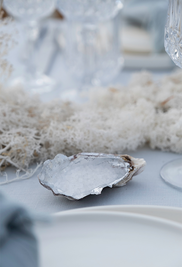 Coquille d'huitre détails argentés décoration artisanale de table par Étoile Vagabonde